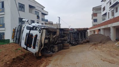 Bursa'nın Orhangazi ilçesinde meydana gelen olayda üzerinde inşaat kumu yüklü