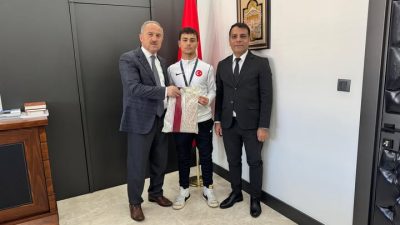 Bosna-Hersek'de düzenlenen 24.Balkan karate şampiyonasında derece alan Orhangazi'li genç Hamza