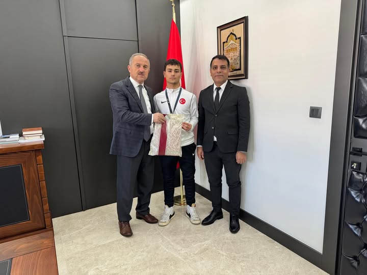 Bosna-Hersek'de düzenlenen 24.Balkan karate şampiyonasında derece alan Orhangazi'li genç Hamza