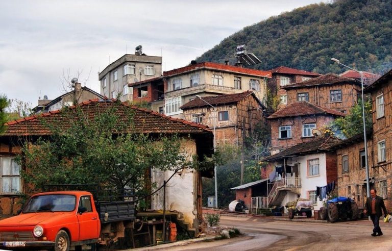 Bursa'nın Orhangazi ilçesine bağlı