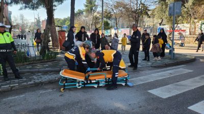 Bursa'nın Orhangazi ilçesinde meydana gelen kazada, okuldan çocuğunu almaya giden