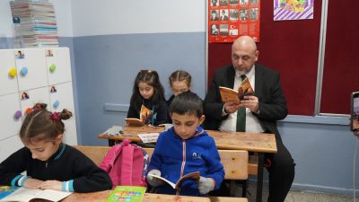 Orhangazi Belediye Başkanı Bekir Aydın, “Başkanımla Okuyorum” projesi kapsamında Tuna