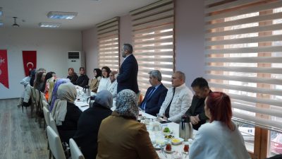 AK Parti Orhangazi İlçe Teşkilatı, halef-selef kadın kolları başkanlarını ve