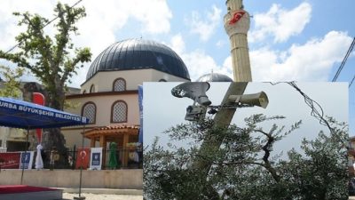 Bursa'da İznik - Orhangazi yolu üzerinde yol kenarındaki direk üzerinde