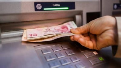 Vatandaşın ATM'den para çekme makinesi sıkıntısı gün geçtikçe büyüyor. Çünkü