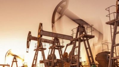 Petrol, piyasalardaki risk alma eğilimiyle desteklenerek yaklaşık üç ayın en