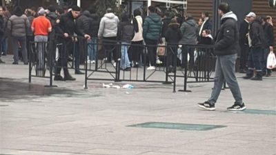 Bursa'nın Osmangazi ilçesine bağlı Kent Meydanı'nda K. Z. (20), tartıştığı