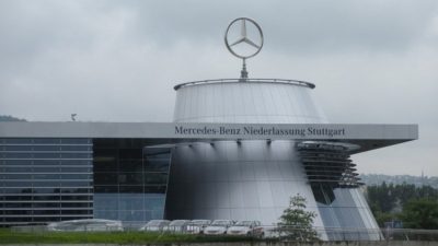 Dünyanın en önemli otomotiv şirketi Mercedes-Benz'de iki önemli atama yapıldı.