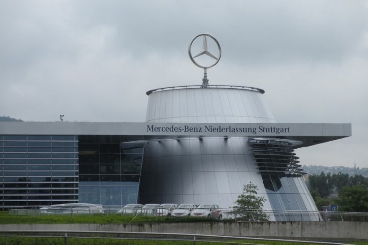 Dünyanın en önemli otomotiv şirketi Mercedes-Benz'de iki önemli atama yapıldı.