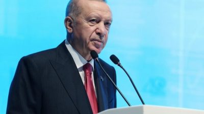 Cumhurbaşkanı Erdoğan, yeni evlenecek gençlere faizsiz kredi verileceğini açıkladı. Erdoğan,