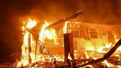ABD tarihinin en çaresiz sınavlarından birini veriyor. Los Angeles'te 8