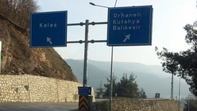 Kara yollarının yapım, bakım ve onarım çalışmaları sürdürülen kesimlerinde yavaş