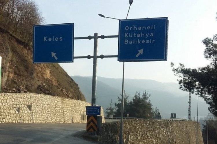 Kara yollarının yapım, bakım ve onarım çalışmaları sürdürülen kesimlerinde yavaş