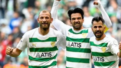 Bursaspor Düzcespor maçında sakatlanarak oyundan çıkmak zorunda kalan Muhammet Demir
