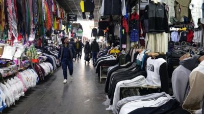 Bursa'nın merkez ve ilçelerinde kurulan halk pazarlarında  tezgah kuran