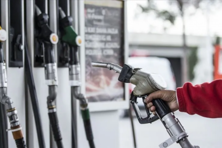 Brent petrol ve döviz kurundaki dalgalanmalar ile vergi artışları akaryakıt