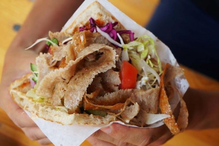 Almanya sandık başına gitmek için gün sayarken seçim vaatlerine döner