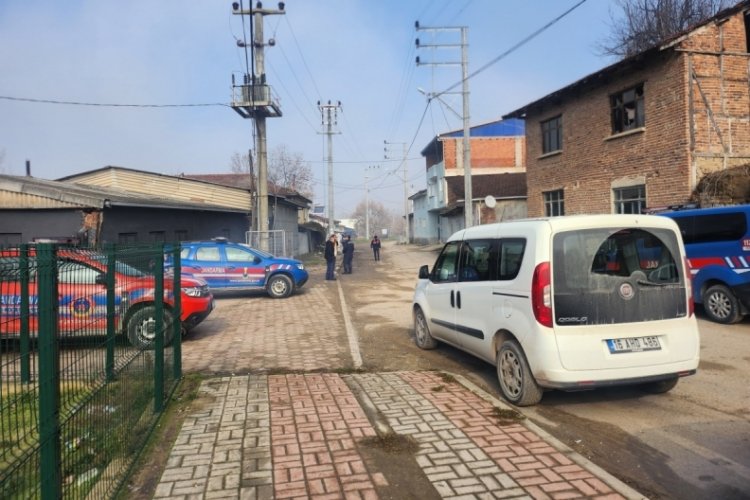 Bursa'nın İnegöl ilçesindeki evinde bıçakla 2 çocuğunu rehin alan baba,