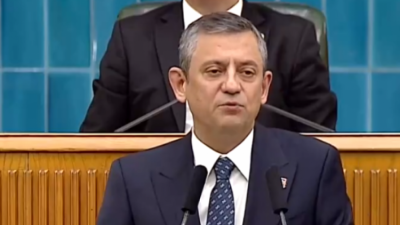 CHP Genel Başkanı Özgür Özel, TBMM'de partisinin grup toplantısında konuşuyor.