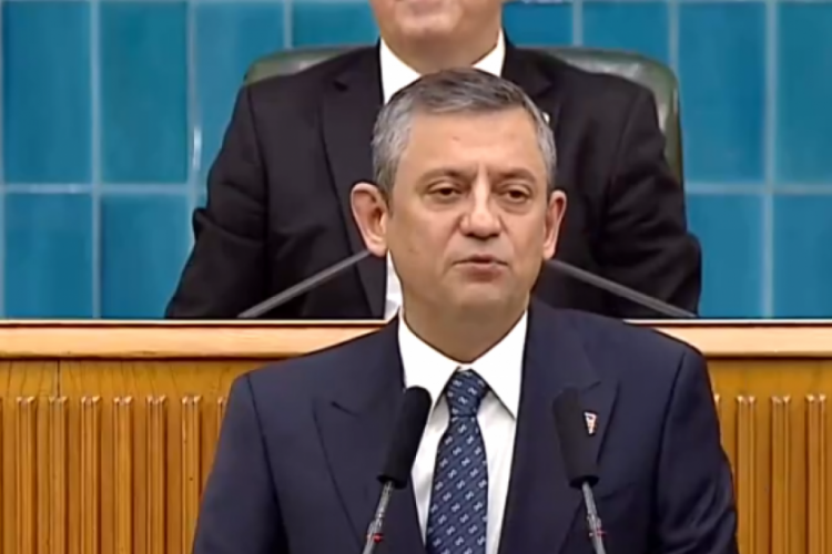 CHP Genel Başkanı Özgür Özel, TBMM'de partisinin grup toplantısında konuşuyor.