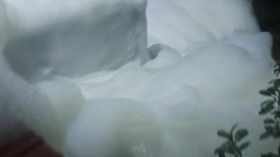 Yalova’da dün akşam meydana gelen içme suyu havuzunun köpük tabakasıyla