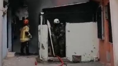 Yıldırım ilçesi Arabayatağı Mahallesi'nde bir evde çıkan yangın paniğe neden