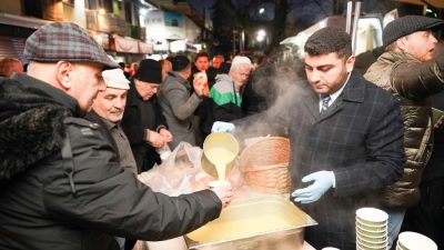 Bursalılar, yeni yılın ilk sabahında tarihi Ulucami'ye akın ederken, Bursa
