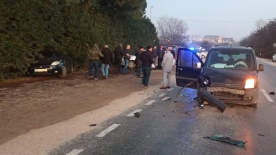 Bursa'nın Orhangazi ilçesinde sabah saatlerinde meydana gelen trafik kazasında park