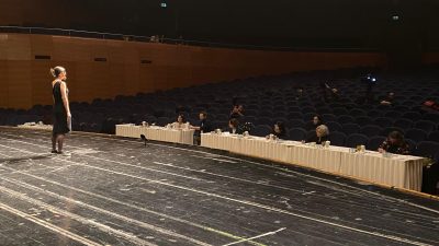 Bursa Büyükşehir Belediyesi Şehir Tiyatrosu, yeni yetenekleri sahnelere kazandırmak ve