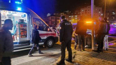 Bursa'nın Orhangazi ilçesinde meydana gelen trafik kazasında, kavşaktan dönüş yapmak