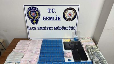 Bursa'nın Gemlik ilçesinde kuyumculara sahte altın sattıkları iddia edilen 4