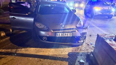 Bursa'nın Orhangazi ilçesinde meydana gelen trafik kazasında, ana yol üzerinde