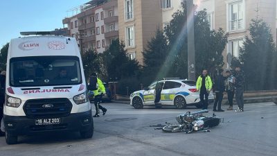Bursa'nın Orhangazi ilçesinde meydana gelen trafik kazasında,  otomobil ile motosiklet