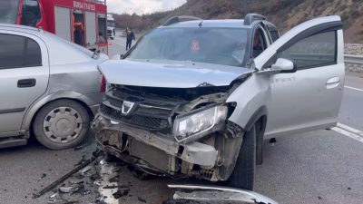 Bursa'da,  İznik - Yenişehir yolu üzerinde meydana gelen trafik kazasında