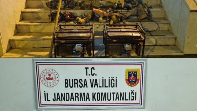 Bursa'nın Orhangazi ilçesinde bir zeytinlik içinde, define aramak için kaçak