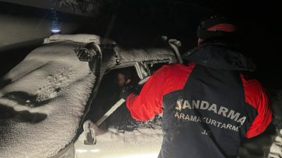 Kocaeli'nin Başiskele ilçesi Servetiye Mahallesi'nde ormanlık alanda iki vatandaş kar