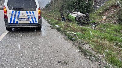 Bursa - Yalova yolu üzerinde meydana gelen trafik kazasında yağışlı