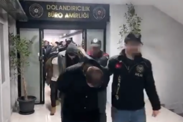 İçişleri Bakanı Yerlikaya, İzmir merkezli 13 ilde düzenlenen Hücre-7 operasyonları