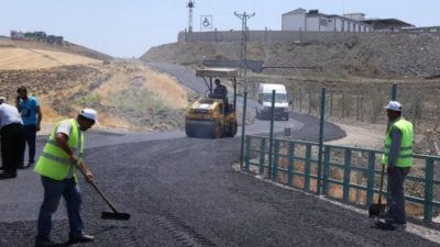 Kara yollarının yapım, bakım ve onarım çalışmaları sürdürülen kesimlerinde yavaş