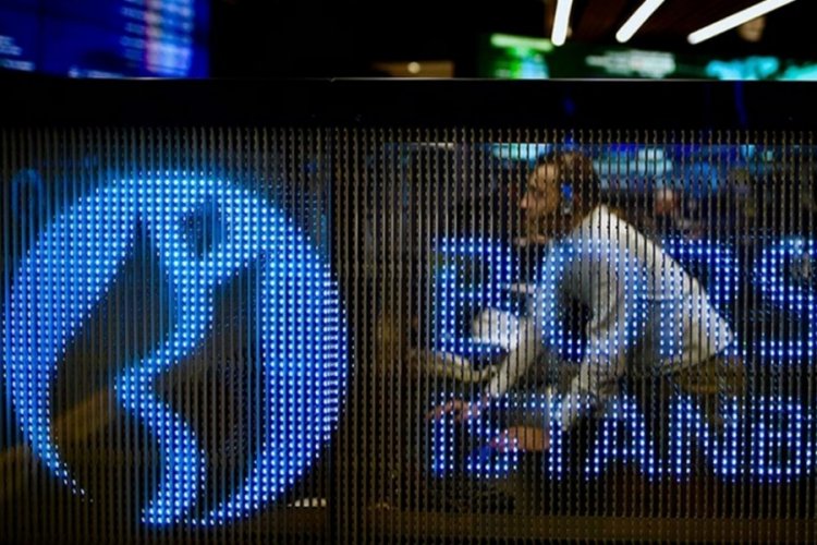 Borsa İstanbul'da BIST 100 endeksi, güne yüzde 0,15 yükselişle 9.821,60