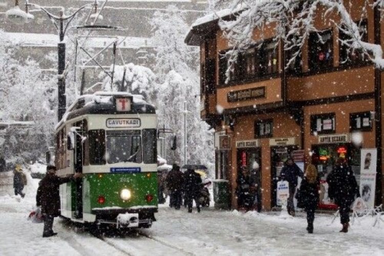 Bursalılar kara hasret kaldı. Uzun zamandır karın tadını sadece Uludağ'a