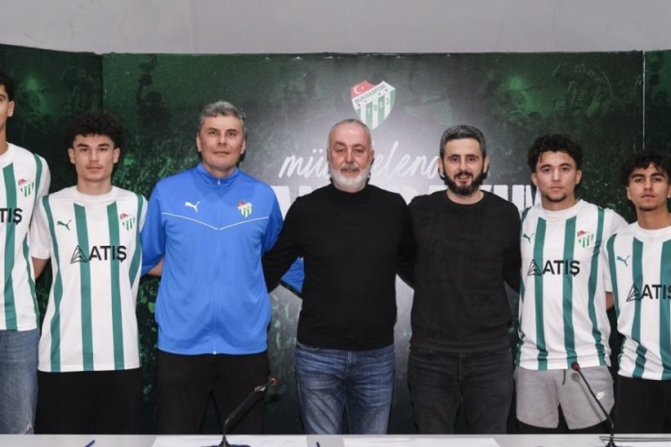 Bursaspor Altınordu FK'dan 2008 doğumlu 4 futbolcuyu altyapısına kattı.