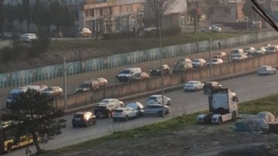 Bursa'nın Nilüfer İlçesi'nde Fatih Sultan Mehmet Bulvarı Kavşağı'nın biraz gerisinde,