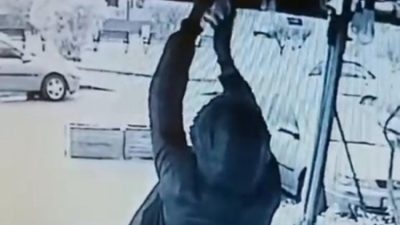 Bursa'nın Gemlik ilçesinde meydana gelen olayda bir cafeye gelen şahıs,