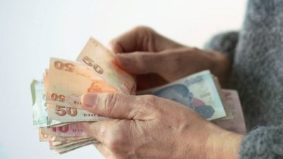 Milyonlarca emeklinin gözü bayram ikramiyesine çevrildi. 3 bin lira olan