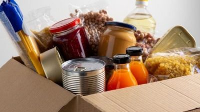 Ramazan ayı yaklaşırken Ramazan kolileri de marketlerdeki raflarda yerini almaya
