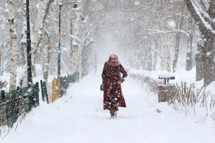 Meteoroloji Genel Müdürlüğü,  bugün Bursa'nın batısında aralıklı kar sağanaklarının