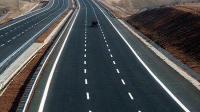 Kara yollarının yapım, bakım ve onarım çalışmaları sürdürülen kesimlerinde yavaş