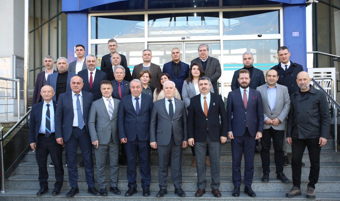  Bursa Büyükşehir Belediye Başkanı Mustafa Bozbey, Yıldırım’ın sorunlarını çok iyi
