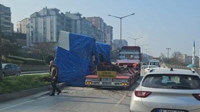 Bursa'nın Gemlik ilçesinde meydana gelen olayda, seyir halindeki tırın üzerindeki